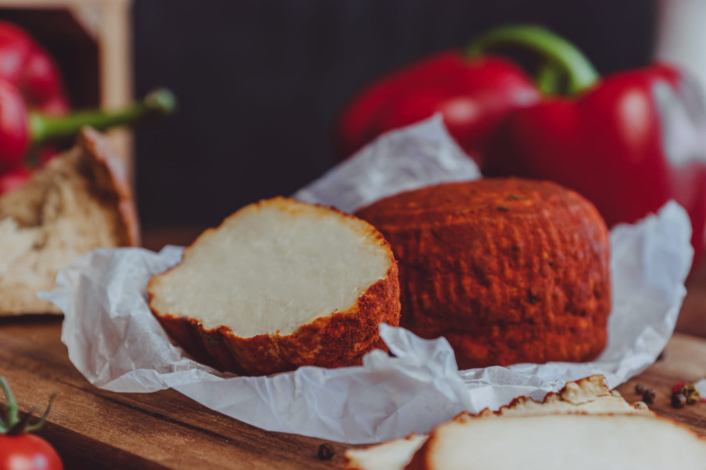 Wędzony ser solankowy  z papryką słodką (ok. 200 g)